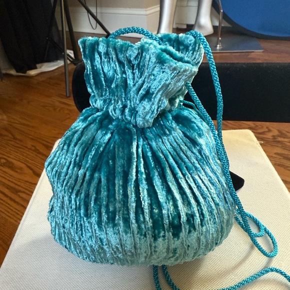 Venetia Stvdivm pleated silk delphos evening bag - Picture 3 of 12